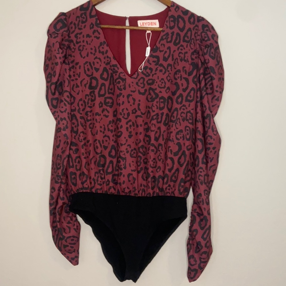 Wine cheetah print bodysuit - medium NWO tags measures 20inches armpit to armpit